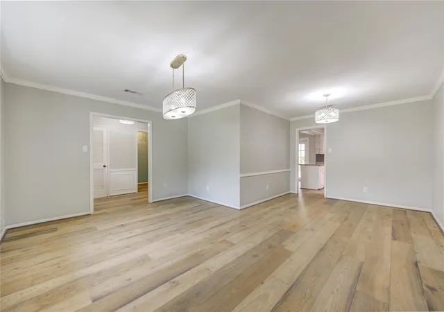 Photo 4 of Single family home for sale at 5019 Oak Forest Dr, Houston, TX 77018 | MLS# 70087102 | Listing updated on 2026-08-29