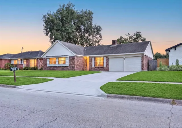 3rd image of 11239 Carvel Ln, Houston, TX 77072 | MLS# 71124278