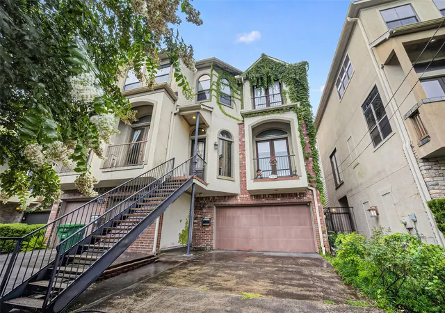 Photo 2 of Townhouse for sale at 2334 Camden Dr, Houston, TX 77021 | MLS# 51977544 | Listing updated on 2026-09-12