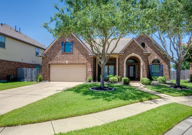Single family home for sale at 3006 Southern Ml Ct, Pearland, TX 77584 | MLS# 96455800