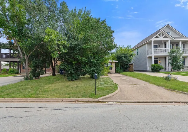 2nd image of 803 Fairview Ave, College Station, TX 77840 | MLS# 77262659