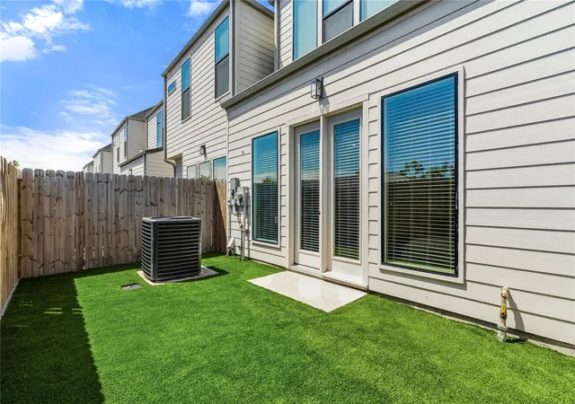 3rd image of 8419 Pech Landing Dr, Houston, TX 77055 | MLS# 28854055