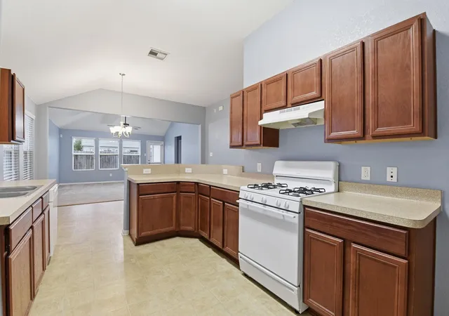 4th image of 16763 N Blue Jay Ln N, Conroe, TX 77385 | MLS# 9528399