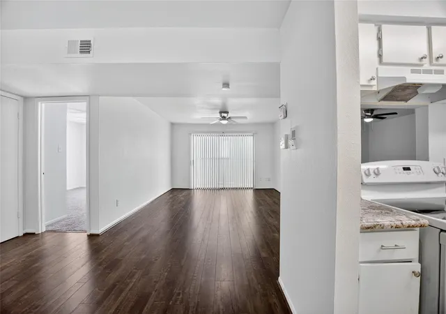 3rd image of 8527 Hearth Dr #32, Houston, TX 77054 | MLS# 4993232