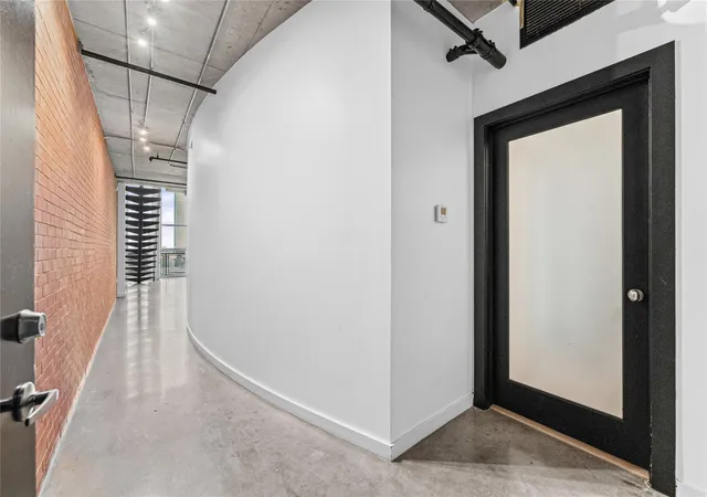 3rd image of 2000 Bagby St #11416, Houston, TX 77002 | MLS# 67615765