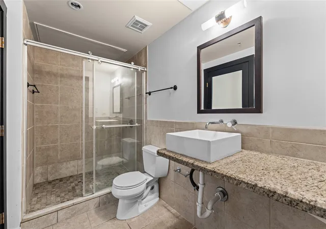 4th image of 2000 Bagby St #11416, Houston, TX 77002 | MLS# 67615765