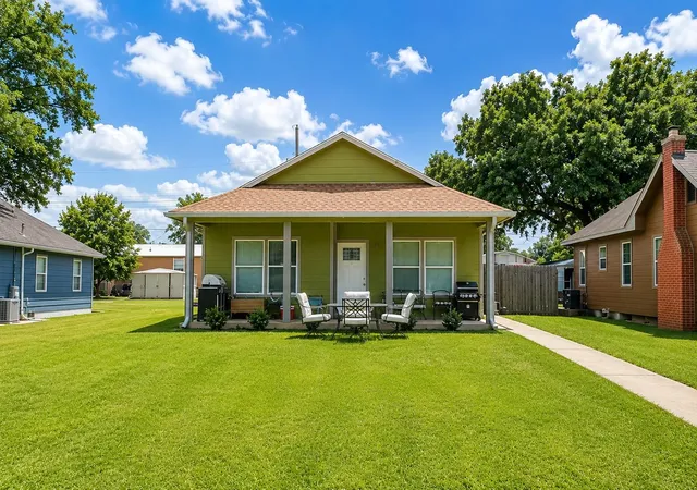 Homes for sale in Hempstead, TX | 1020 10th St, Hempstead, TX 77445 | MLS# 94231947