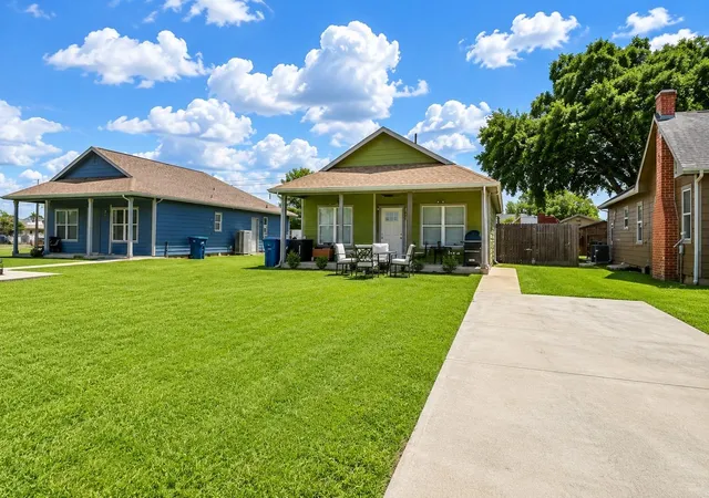 Homes for sale in Hempstead, TX | 1020 10th St, Hempstead, TX 77445 | MLS# 94231947