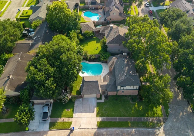 Photo 30 of Sale Pending at 15203 La Mancha Dr, Houston, TX 77083 | MLS# 14898628 | Listing updated on 2026-10-02