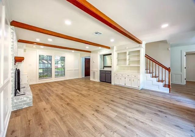 Photo 4 of Single family home for sale at 15203 La Mancha Dr, Houston, TX 77083 | MLS# 14898628 | Listing updated on 2026-09-20