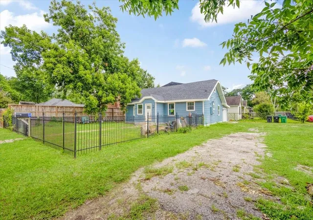 Photo 3 of Single family home for sale at 8248 Park Ter St, Houston, TX 77017 | MLS# 29067846 | Listing updated on 2026-07-17