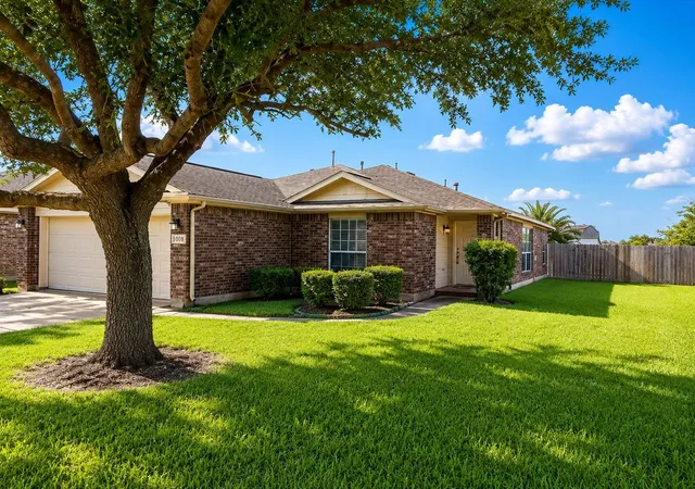2nd image of 110 Rodeo Dr, Manvel, TX 77578 | MLS# 45714451
