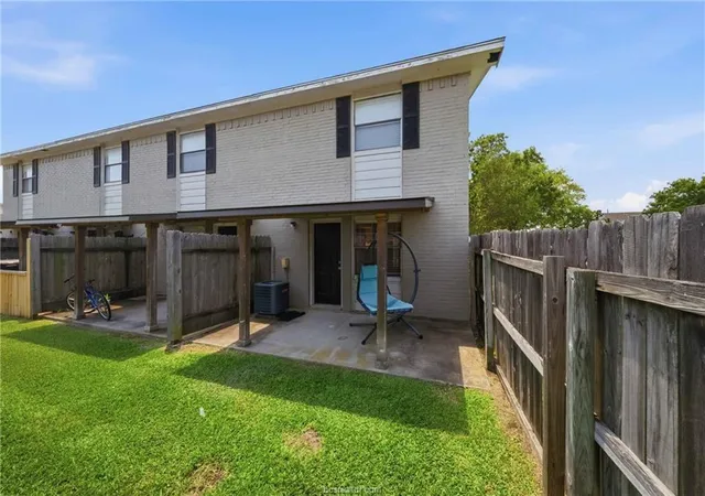 Homes for sale in College Station, TX | 1406 Summit St #D, College Station, TX 77845 | MLS# 78476702