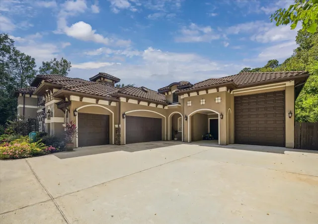 Photo 4 of Single family home for sale at 7373 Teaswood Dr, Conroe, TX 77304 | MLS# 22731916 | Listing updated on 2026-08-22