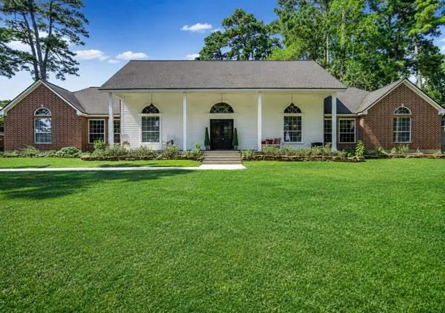 Photo 2 of Single family home for sale at 14131 Lakepoint Dr, Willis, TX 77318 | MLS# 62788658 | Listing updated on 2026-09-17
