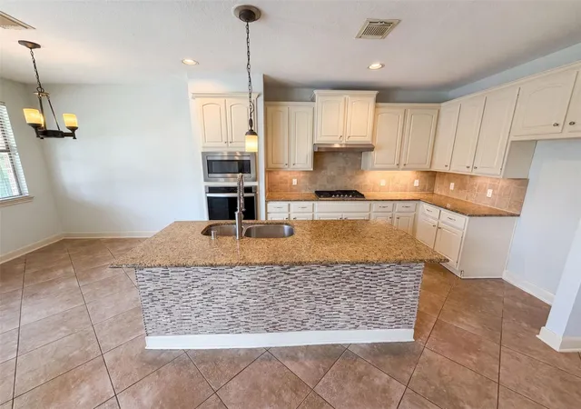 Photo 4 of Single family home for sale at 15822 Maple Shrs Dr, Houston, TX 77044 | MLS# 17628836 | Listing updated on 2026-09-18