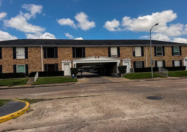 Photo 1 of Condo for sale at 2201 Fountain View Dr #20, Houston, TX 77057 | MLS# 94070211 | Listing updated on 2026-08-14