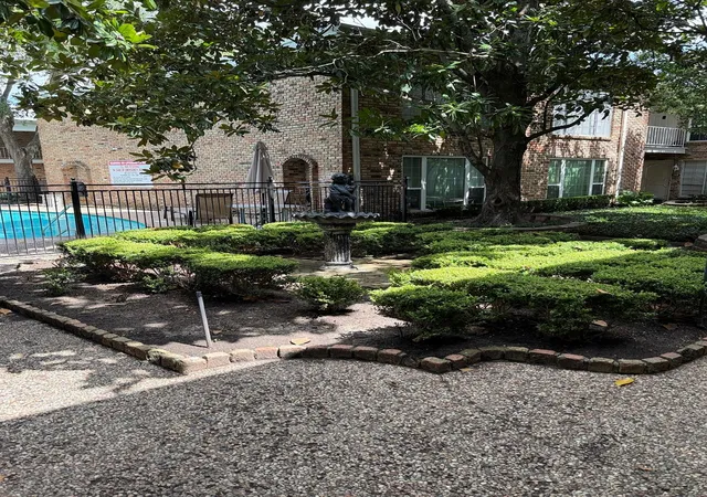 Photo 3 of Condo for sale at 2201 Fountain View Dr #20, Houston, TX 77057 | MLS# 94070211 | Listing updated on 2026-08-14