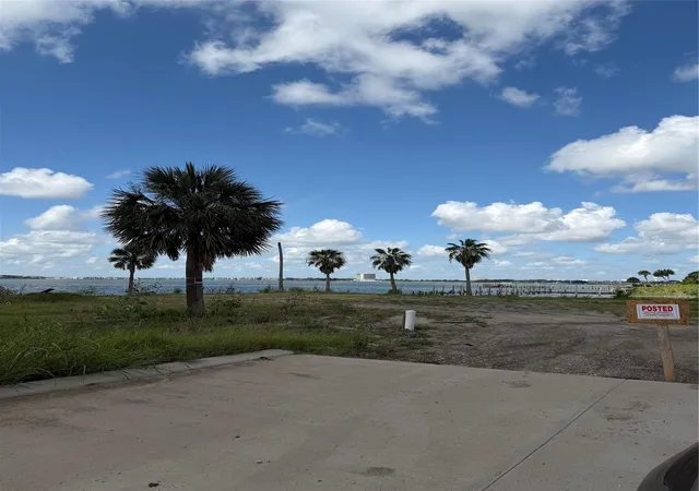 5th image of 4413 Tucker Ln, Seabrook, TX 77586 | MLS# 40372852