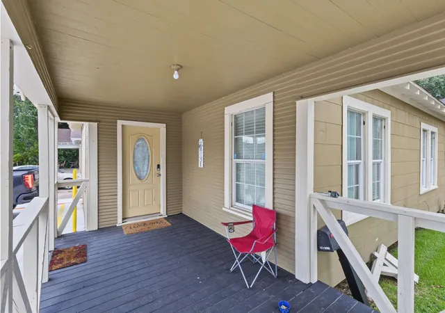 2nd image of 1117 Marion St, Port Neches, TX 77651 | MLS# 88046771