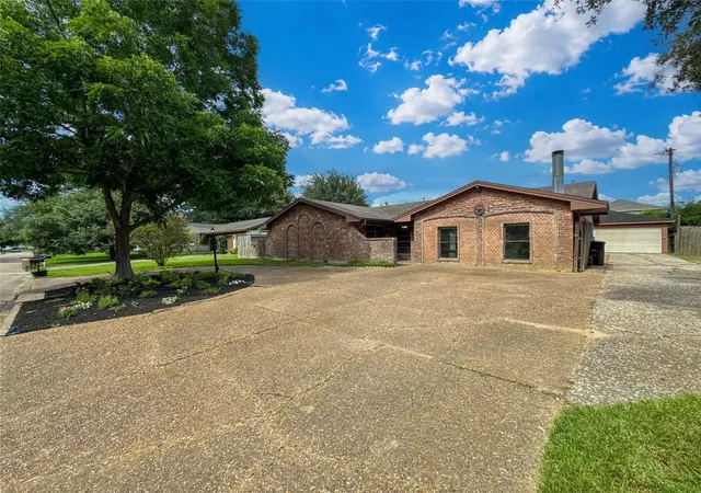 2nd image of 4208 Pine Shadows St, Dickinson, TX 77539 | MLS# 53077425