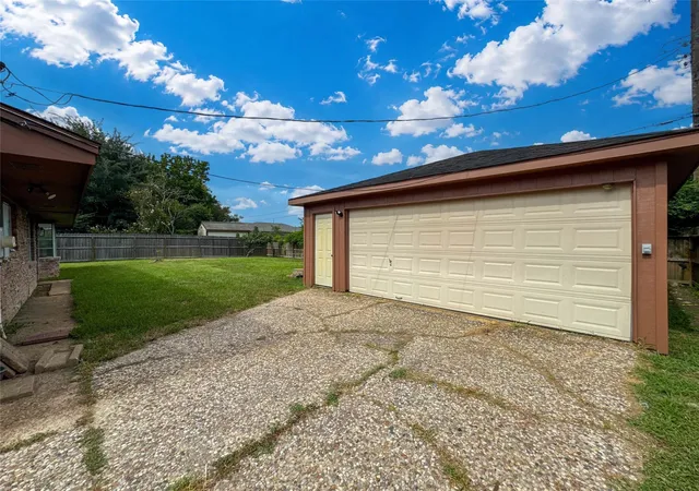 39th image of 4208 Pine Shadows St, Dickinson, TX 77539 | MLS# 53077425