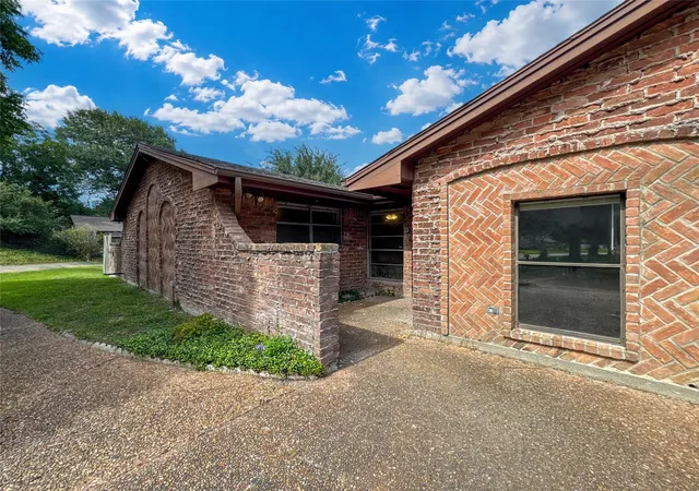 Photo 4 of Sale Pending at 4208 Pine Shadows St, Dickinson, TX 77539 | MLS# 53077425 | Listing updated on 2026-09-26