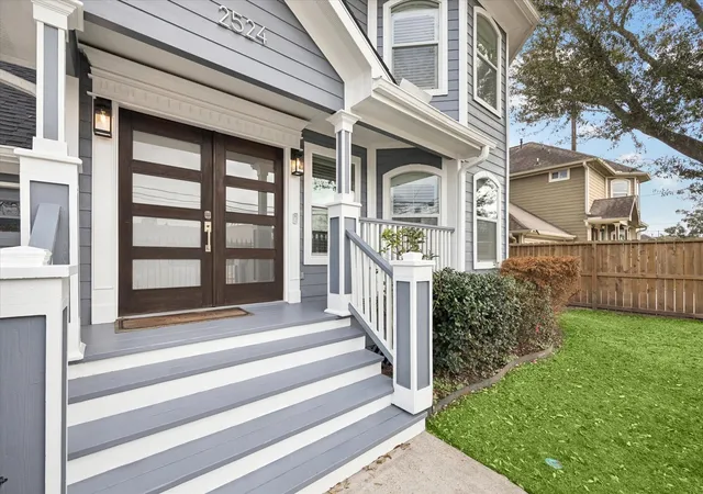 Photo 2 of Sale Pending at 2524 Harvard St, Houston, TX 77008 | MLS# 54096132 | Listing updated on 2026-09-01