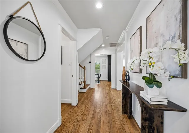 Photo 3 of Sale Pending at 2524 Harvard St, Houston, TX 77008 | MLS# 54096132 | Listing updated on 2026-09-01