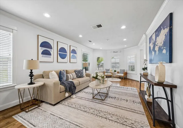 Photo 4 of Sale Pending at 2524 Harvard St, Houston, TX 77008 | MLS# 54096132 | Listing updated on 2026-09-01