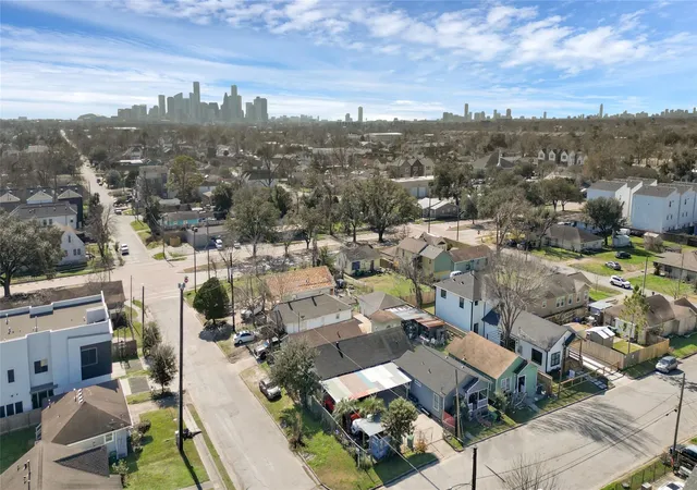 2nd image of 4811 Terry St, Houston, TX 77009 | MLS# 87729492