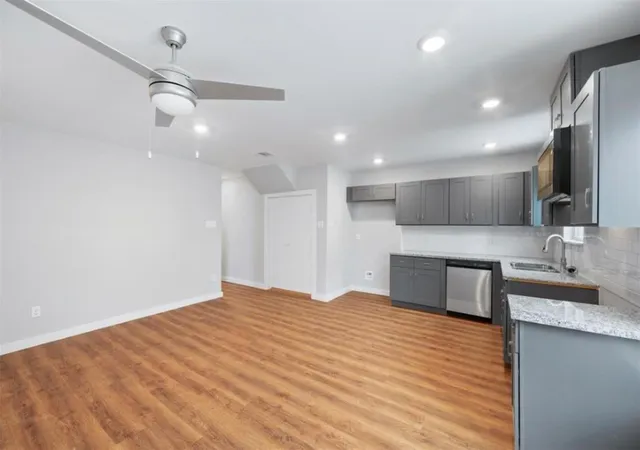 Listing Photo 5 - Condo for sale in building located at 8217 Crestview Dr, Houston, TX 77028