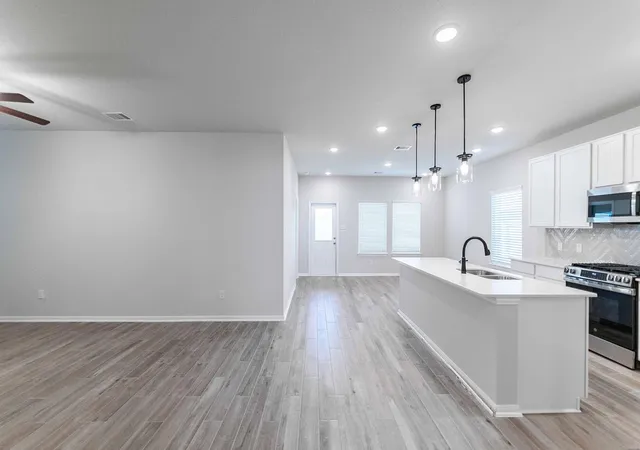 2nd image of 13110 Villa Sola Dr, La Marque, TX 77568 | MLS# 931194