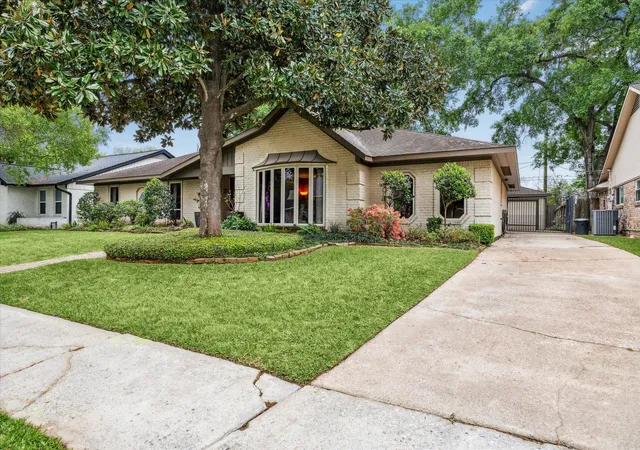 2nd image of 10607 Riverview Dr, Houston, TX 77042 | MLS# 24249179