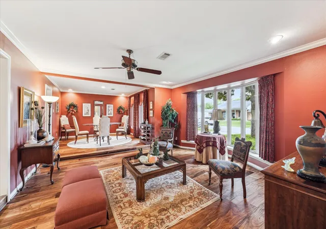 4th image of 10607 Riverview Dr, Houston, TX 77042 | MLS# 24249179
