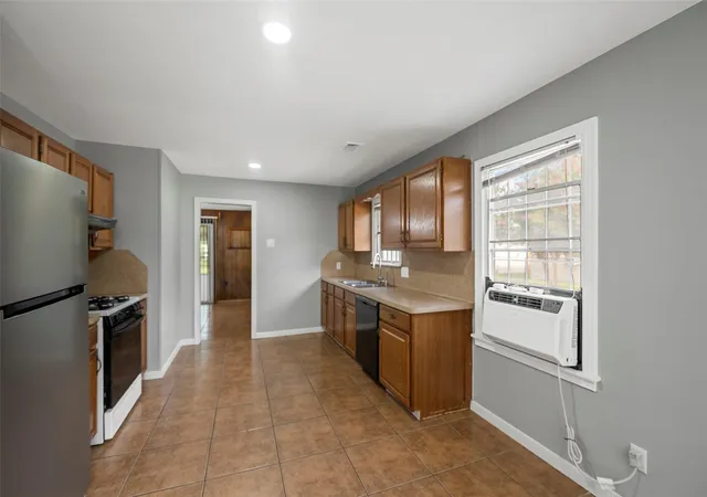 Photo 4 of Single family home for sale at 9217 Camay Dr, Houston, TX 77016 | MLS# 90108341 | Listing updated on 2026-09-09