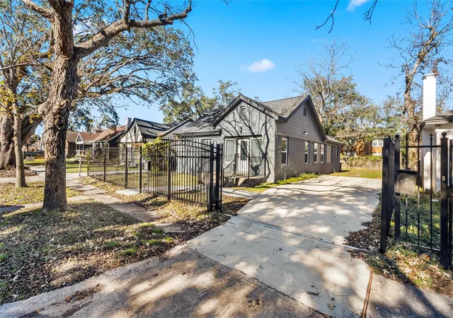 1st image of 2711 Eagle St, Houston, TX 77004 | MLS# 76589854