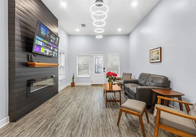 Photo 3 of Single family home for sale at 2711 Eagle St, Houston, TX 77004 | MLS# 76589854 | Listing updated on 2026-08-25