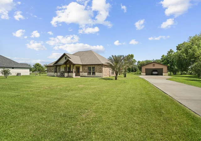 Photo 3 of Single family home for sale at 11021 32nd Street, Santa Fe, TX 77510 | MLS# 82024681 | Listing updated on 2026-09-13