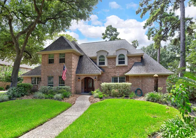 Photo 1 of Single family home for sale at 5619 Willow Walk St, Houston, TX 77069 | MLS# 73112686 | Listing updated on 2026-09-21