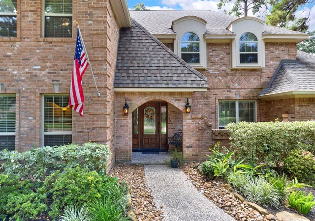 Photo 2 of Single family home for sale at 5619 Willow Walk St, Houston, TX 77069 | MLS# 73112686 | Listing updated on 2026-09-21
