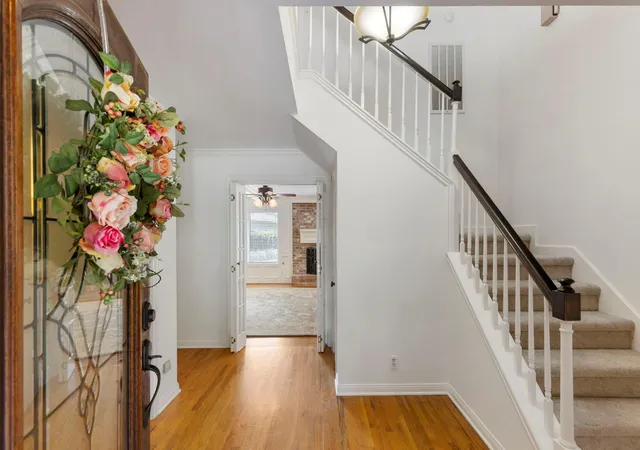 Photo 3 of Single family home for sale at 5619 Willow Walk St, Houston, TX 77069 | MLS# 73112686 | Listing updated on 2026-09-21