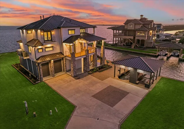 Photo 1 of Single family home for sale at 1 Water Key, Hitchcock, TX 77563 | MLS# 30530222 | Listing updated on 2026-04-15