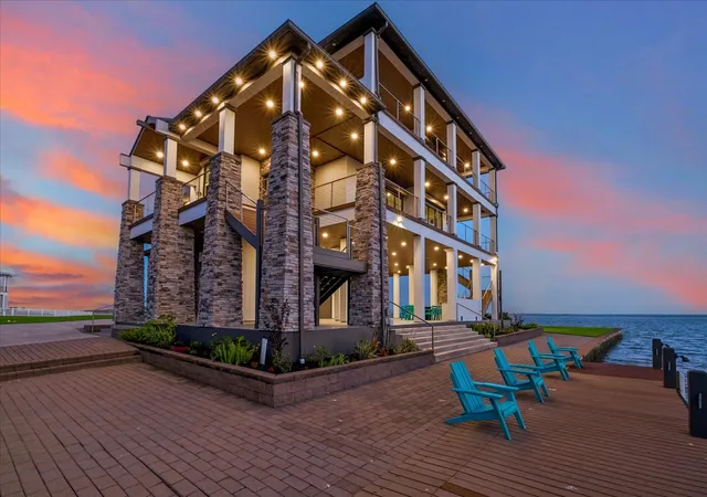 Photo 3 of Single family home for sale at 1 Water Key, Hitchcock, TX 77563 | MLS# 30530222 | Listing updated on 2026-04-15
