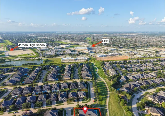 Photo 3 of Single family home for sale at 27507 Kingsland Pl Ln, Fulshear, TX 77441 | MLS# 16948931 | Listing updated on 2026-09-13
