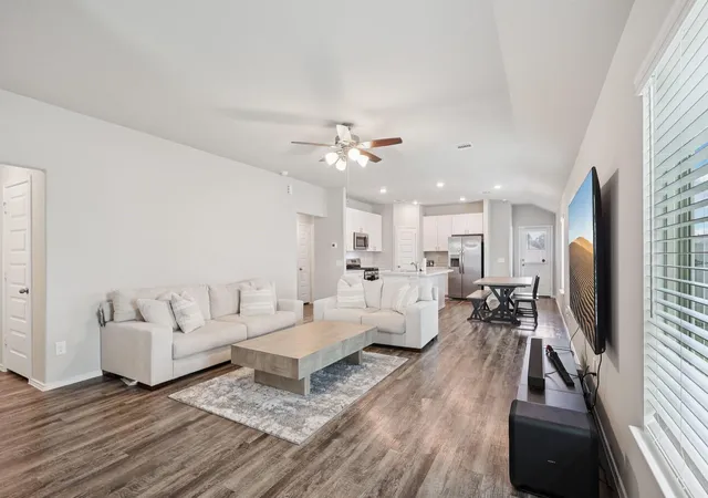 Photo 3 of Single family home for sale at 10707 Bird Of Paradise Ln, Houston, TX 77016 | MLS# 45229320 | Listing updated on 2026-08-31
