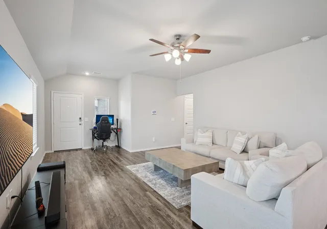 Photo 4 of Single family home for sale at 10707 Bird Of Paradise Ln, Houston, TX 77016 | MLS# 45229320 | Listing updated on 2026-08-31