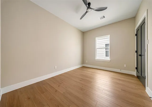 3rd image of 966 & 968 South Ln #A/B, Houston, TX 77088 | MLS# 49366316