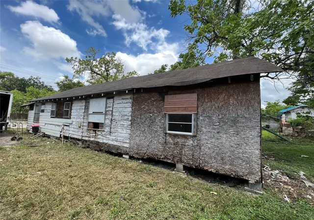 Photo 1 of Land for sale at 7004 Market St, Houston, TX 77020 | MLS# 64209872 | Listing updated on 2026-04-22
