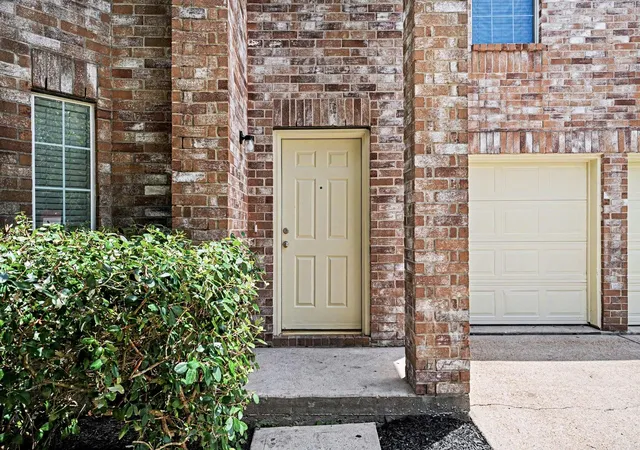 Photo 3 of Single family home for sale at 2611 Feather Green Trl, Fresno, TX 77545 | MLS# 34839888 | Listing updated on 2026-08-25